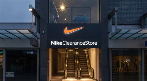 nike store woensel openingstijden